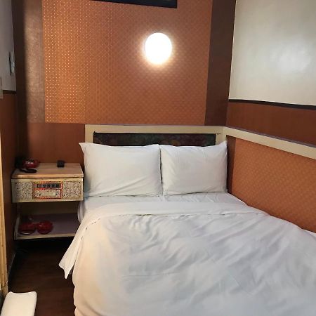Huang Kai Hotel Taichung Bagian luar foto