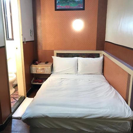 Huang Kai Hotel Taichung Bagian luar foto