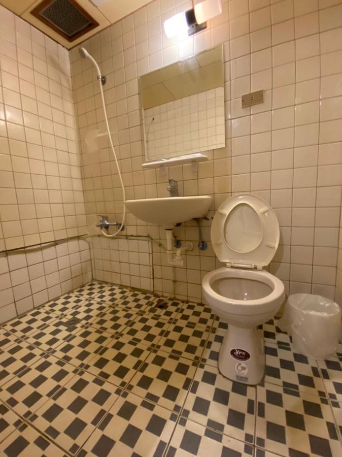 Huang Kai Hotel Taichung Bagian luar foto