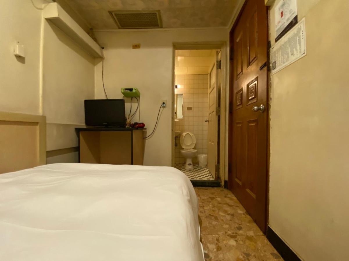 Huang Kai Hotel Taichung Bagian luar foto
