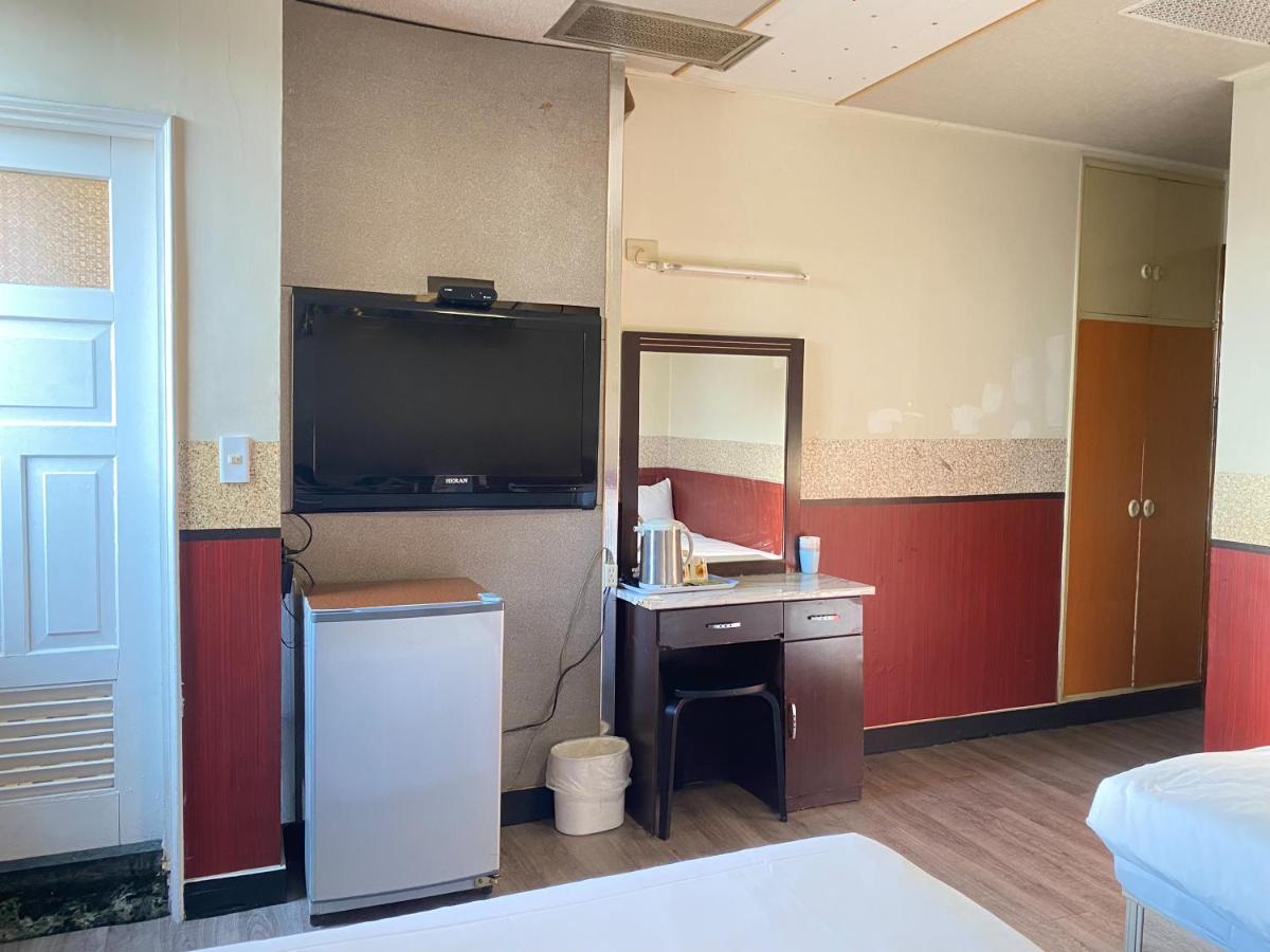 Huang Kai Hotel Taichung Bagian luar foto