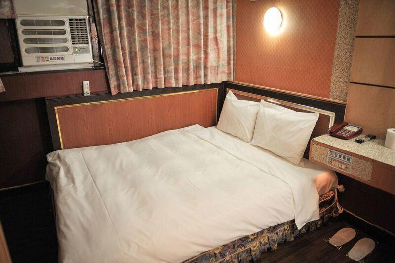 Huang Kai Hotel Taichung Bagian luar foto