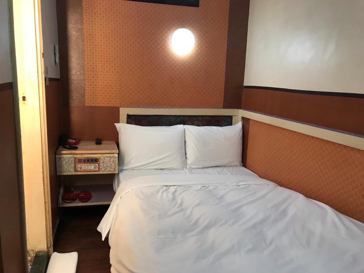 Huang Kai Hotel Taichung Bagian luar foto