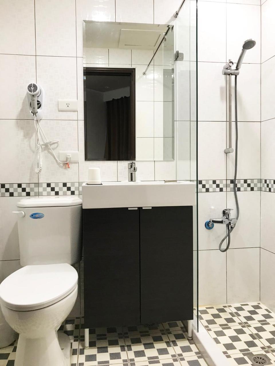 Huang Kai Hotel Taichung Bagian luar foto
