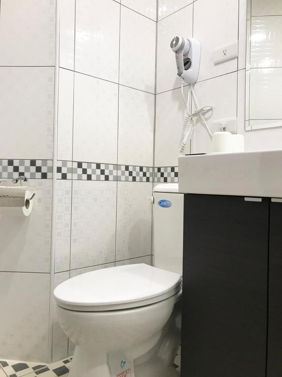 Huang Kai Hotel Taichung Bagian luar foto