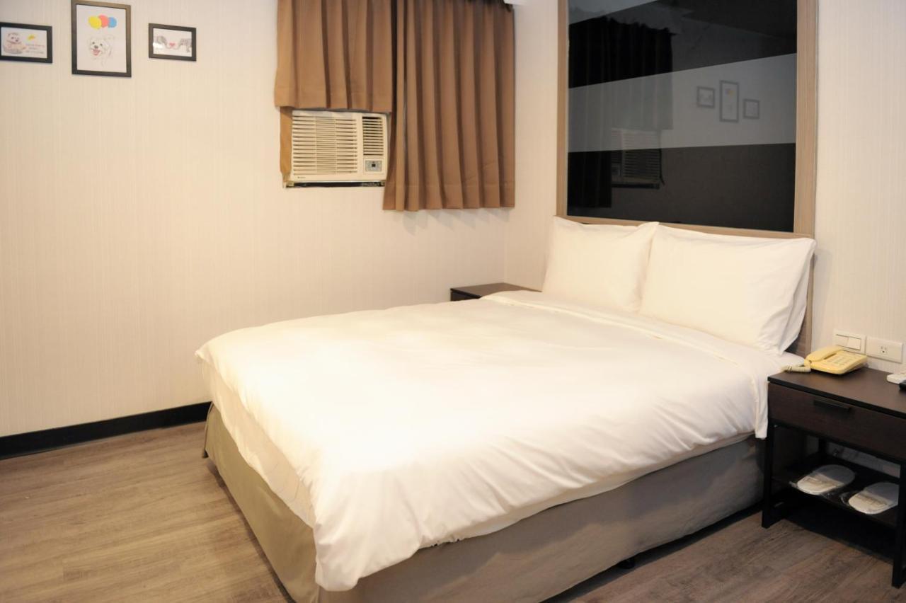 Huang Kai Hotel Taichung Bagian luar foto