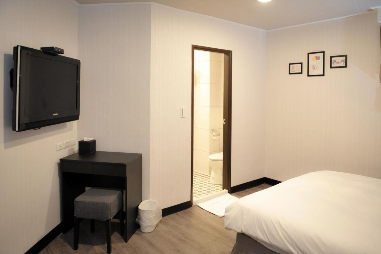 Huang Kai Hotel Taichung Bagian luar foto