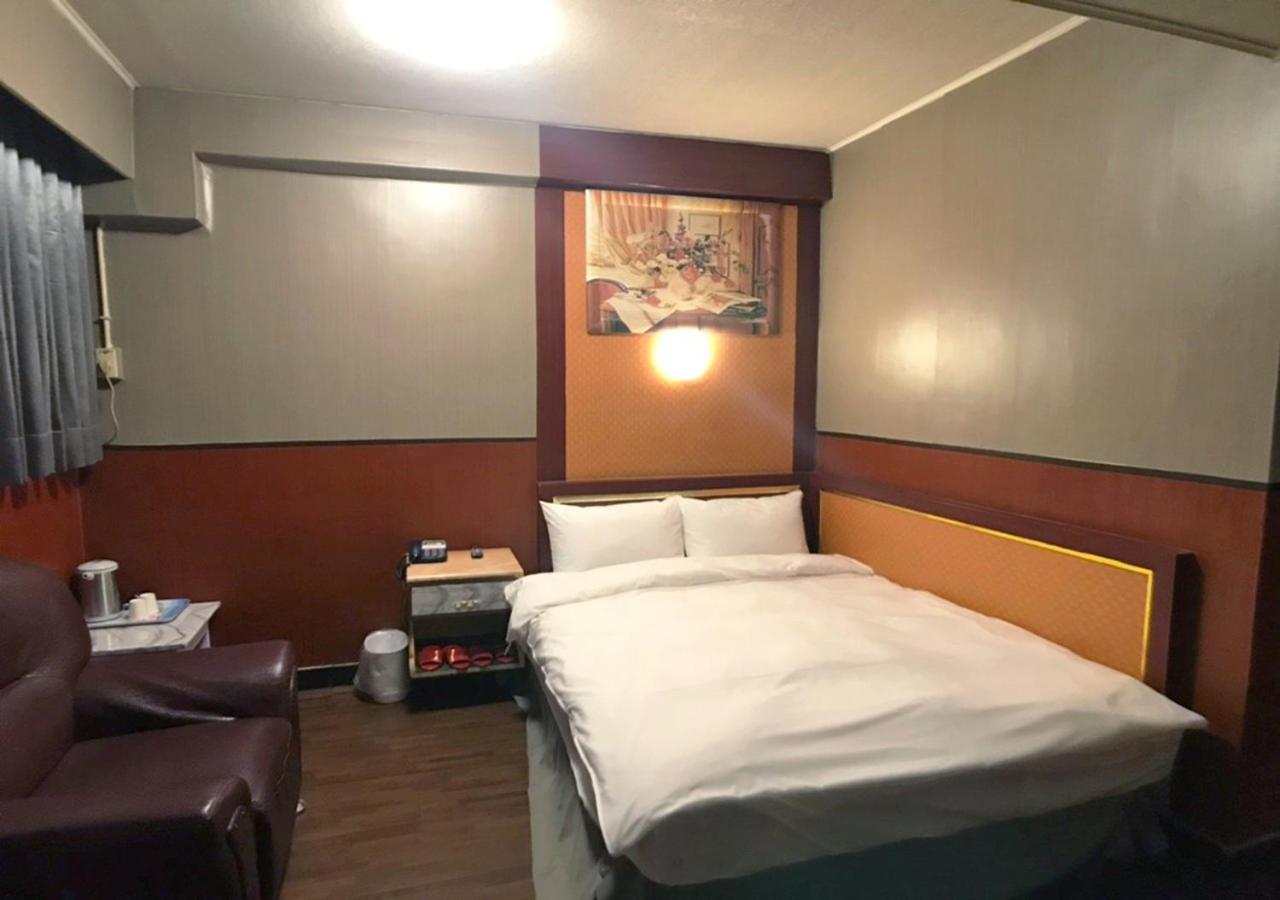 Huang Kai Hotel Taichung Bagian luar foto