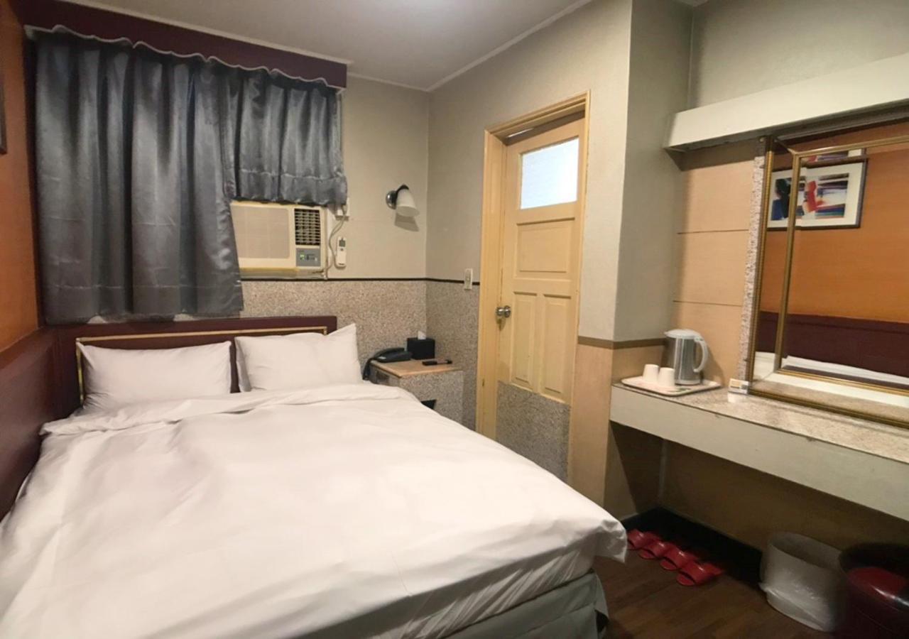 Huang Kai Hotel Taichung Bagian luar foto