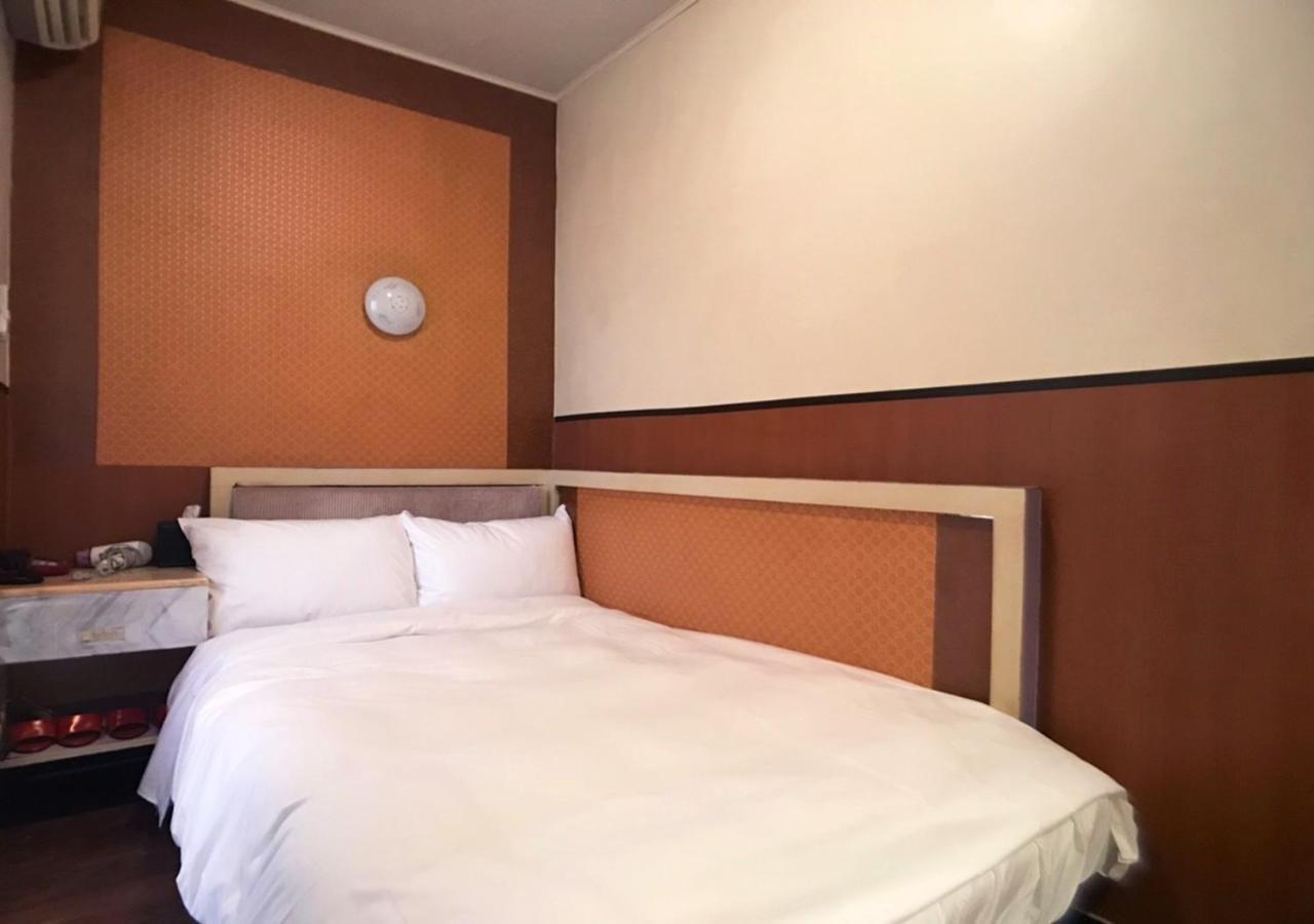 Huang Kai Hotel Taichung Bagian luar foto