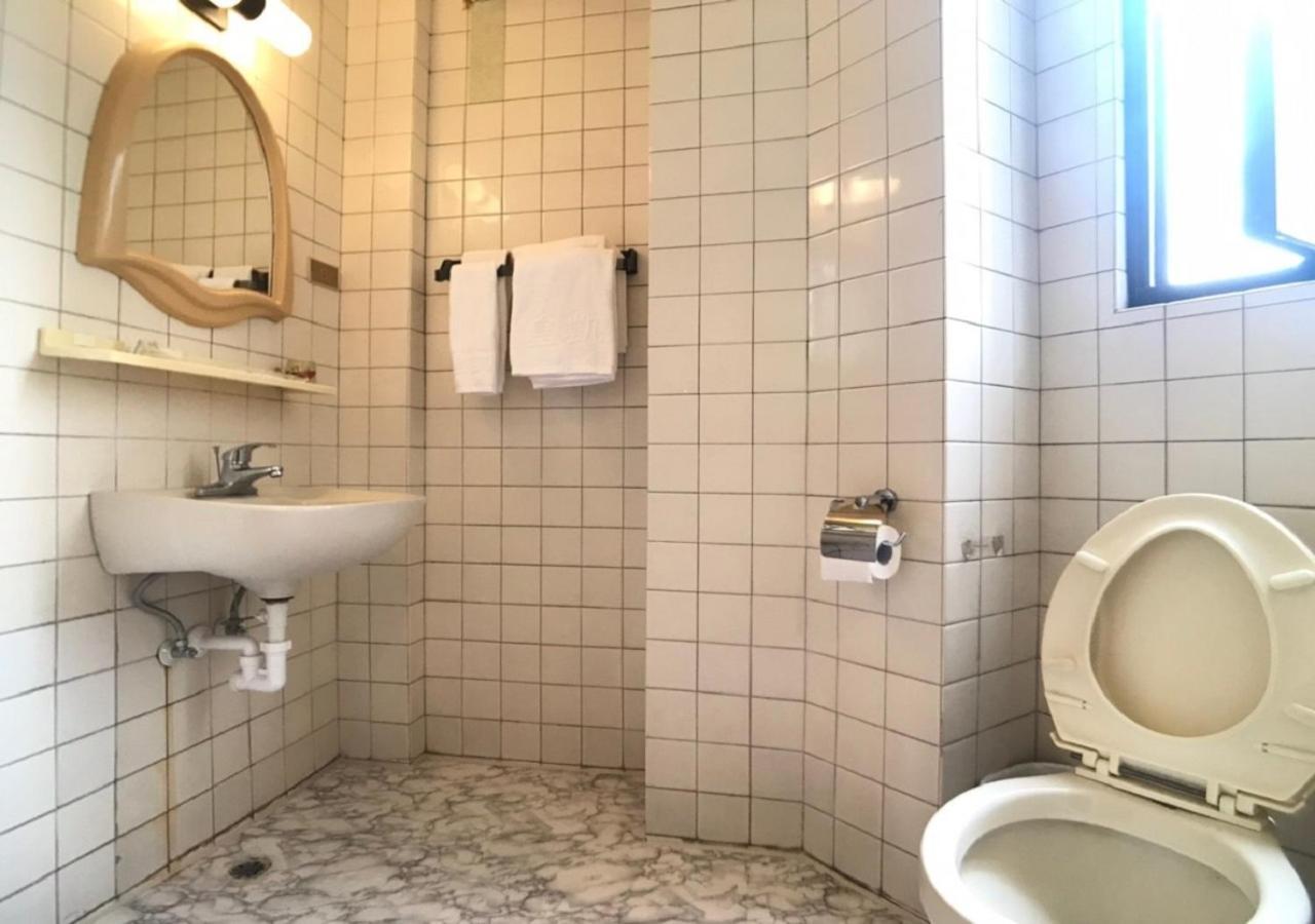 Huang Kai Hotel Taichung Bagian luar foto
