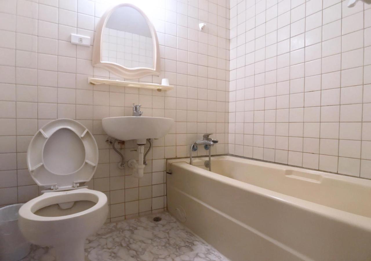 Huang Kai Hotel Taichung Bagian luar foto