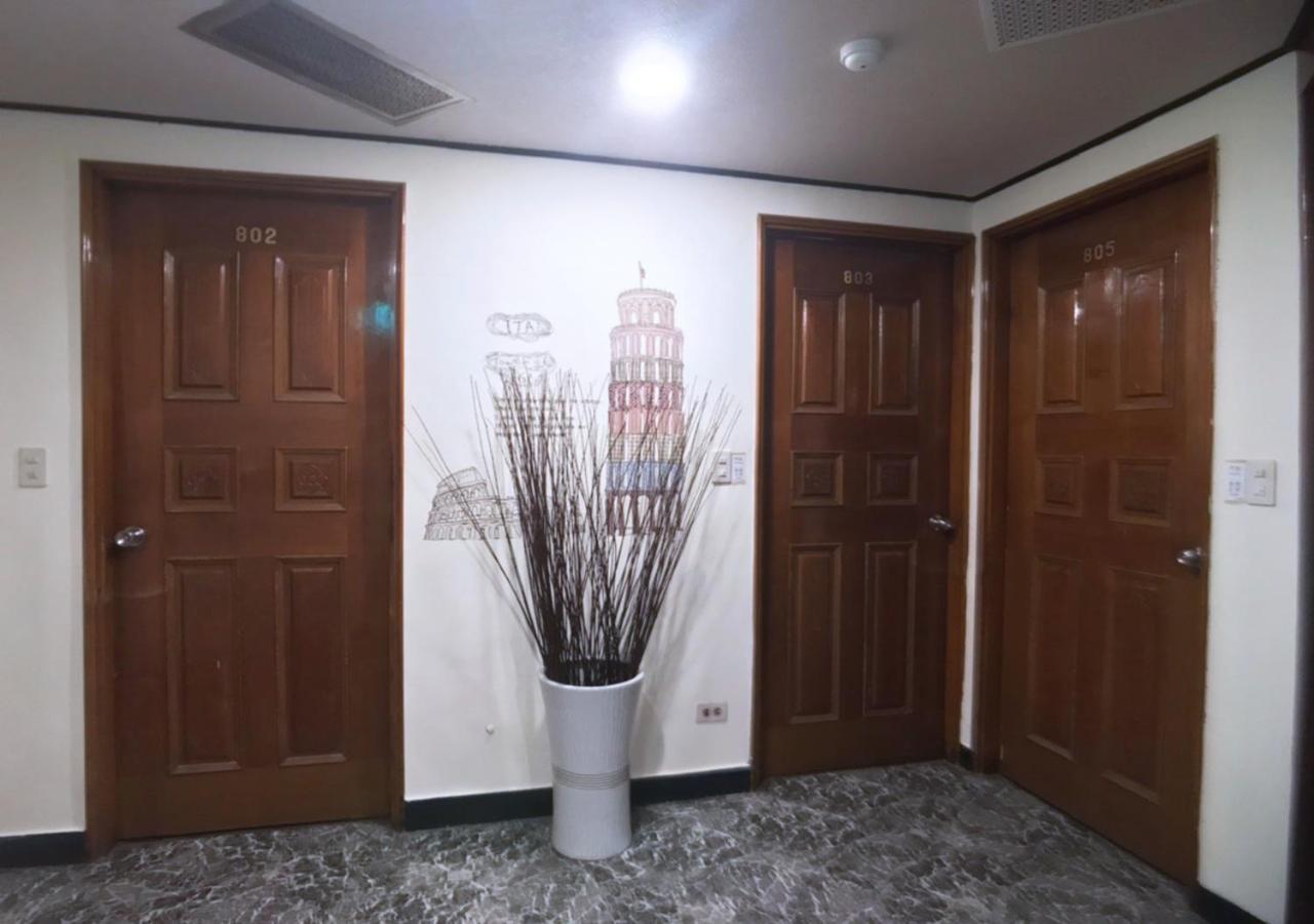 Huang Kai Hotel Taichung Bagian luar foto
